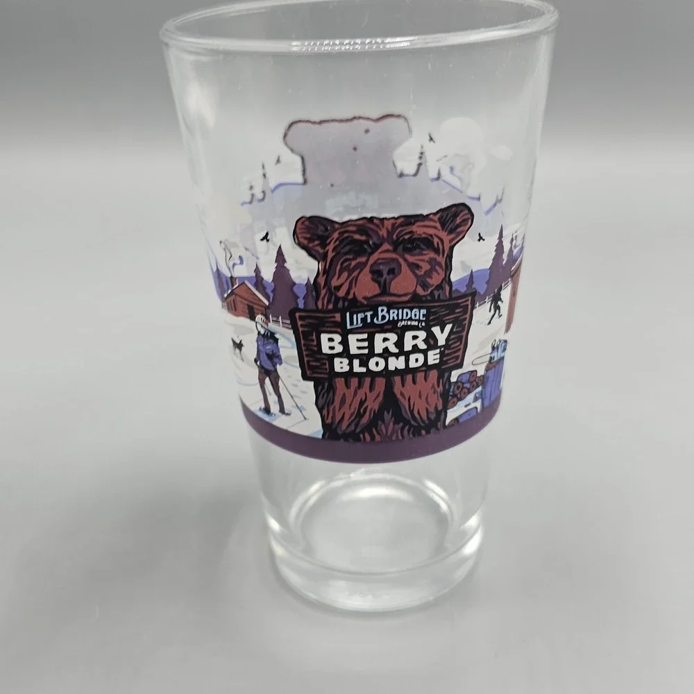 Lift Bridge Brewing Berry Blonde Ale Beer Glass Craft‎ Bear Winter Ski Scene